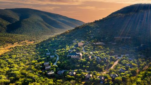 Bela-Bela Cabin | Experience Babohi at Qwabi Private Game Reserve: 5-Star Escape