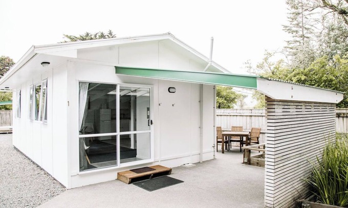 Palliser Bay Cottage | Top-Rated Loburn Bach Accommodation with Ocean View