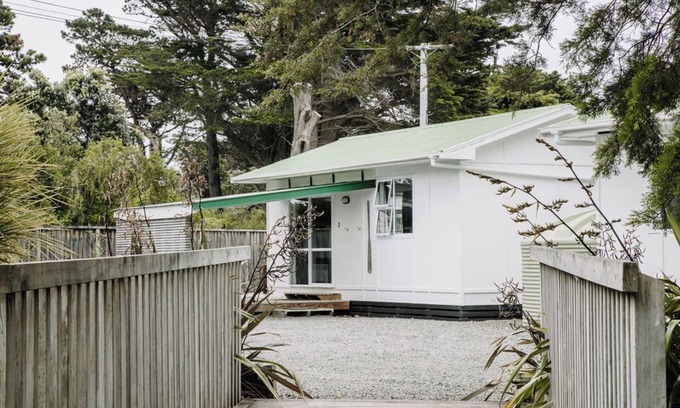Lake Ferry Cottage | Pet-Friendly Bach 2: Lake Ferry Village Accommodation