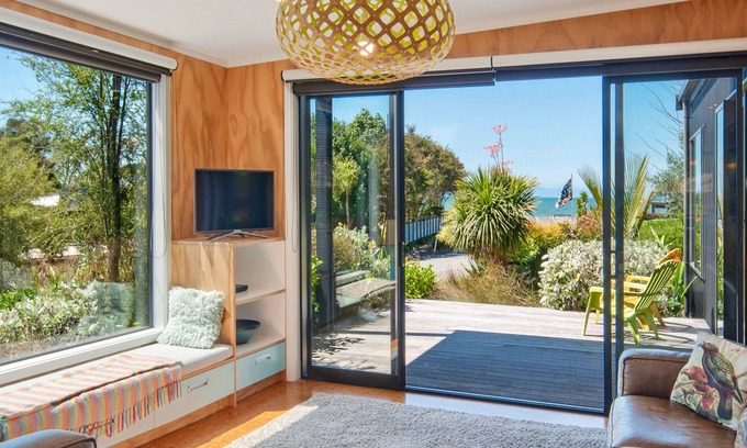 Marahau House | Top-Rated Bach 7 by the Sea - Modern Marahau Getaway