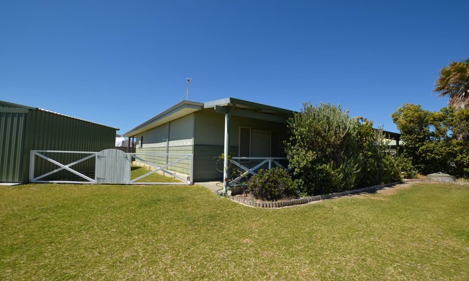 Lancelin House | Idyllic Holiday Home at Entrance to Back Beach