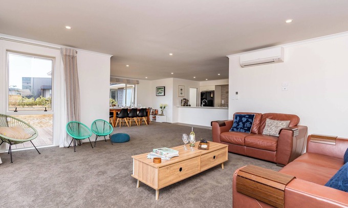 Mangawhai Heads House | Beachside Bach Retreat - Perfect for Families in Mangawhai