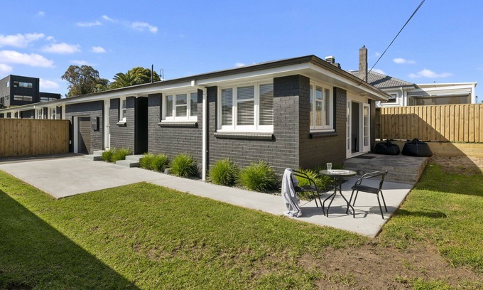 Mount Maunganui House | Discover Bach on Pitau - Family-Friendly Retreat in Mt Maunganui