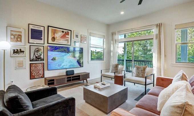 Riverside House | Unforgettable Bachelor/Bachelorette Mansion in ATX