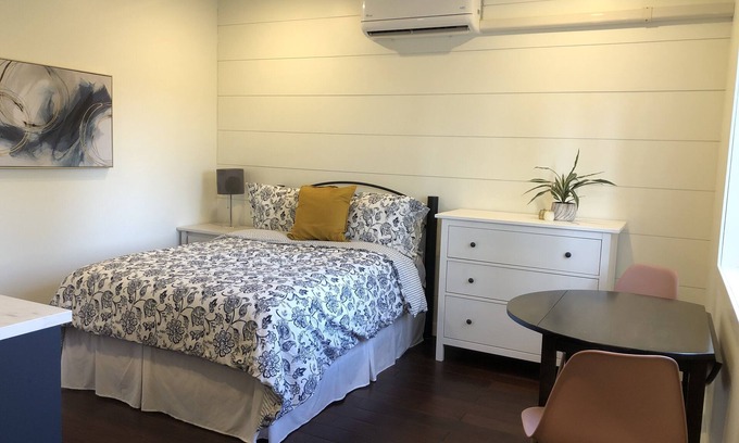 Huntsville Bed & Breakfast | Inviting Bachelor Suite B&B with Breakfast in Northern Muskoka
