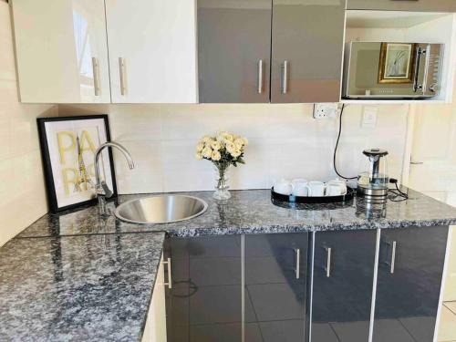 Rustenburg Apartment | Cozy Bachelor Suite in Rustenburg - Guest Rated 8.5/10