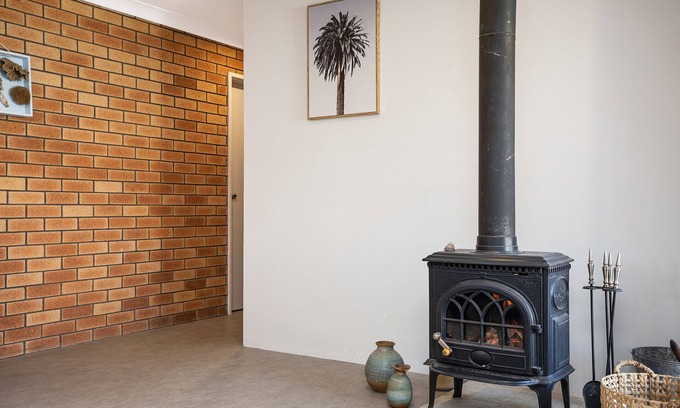 Lancelin House | Family-Friendly Back Beach Bungalow with Oceanfront Views