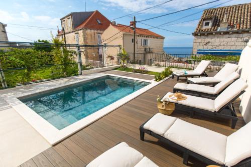 Pile Apartment | Explore Oceanfront Elegance at Back in Time Dubrovnik