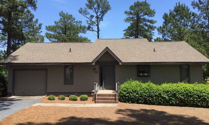 Pinehurst Condo | Renovated Pinehurst Retreat with Breakfast & Family Amenities