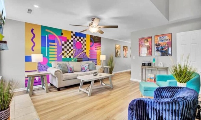 North Charleston House | Retro Escape: Walkable to Bars with Family-Friendly Vibes