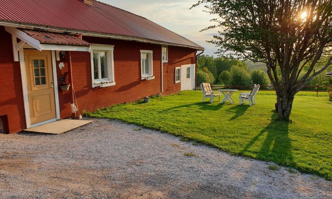 Tallberg Apartment | Explore Backhansgården I Plintsberg: Family-Friendly Stay