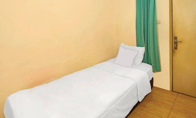Bekasi Bed & Breakfast | Cozy Backpacker Homestay Cibubur with Breakfast Included