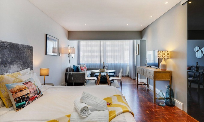 Mouille Point Apartment | Modern Beach Apartment with Ocean Views near V&A