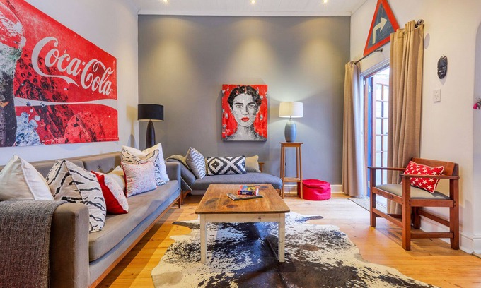 Cape Town City Centre Cottage | Modern Art Decor Apartment Near V&A Waterfront with Breakfast