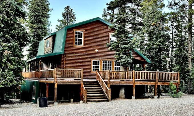 Duck Creek Village Cabin | Unforgettable Backwoods Bonanza Cabin with Hot Tub & Breakfast