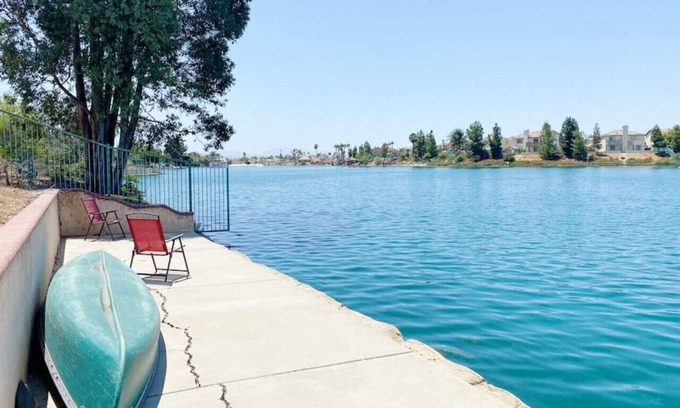 Moreno Valley House | Relaxing Canal Access Home with Kayak and Spa Amenities