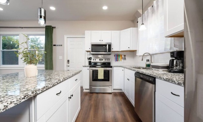 North Chesterfield House | Pet-Friendly Backyard City Escape: Perfect for Families