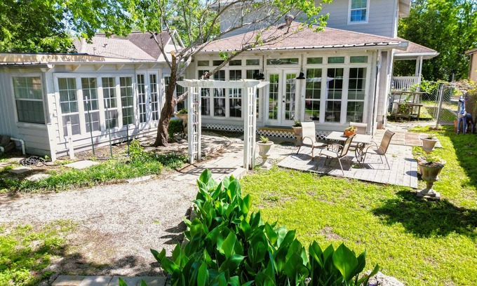 Conroe House | Pet-Friendly Retreat in Conroe with Enclosed Deck