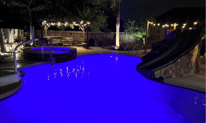 Brownsville House | Backyard Oasis in Brownsville!