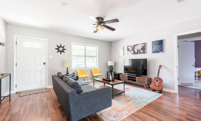 Austin House | Inviting Backyard Oasis in South Austin - Family Friendly Stay