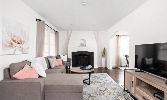 Broad Ripple House | Inviting Broad Ripple Cottage: Pet-Friendly & Family-Ready