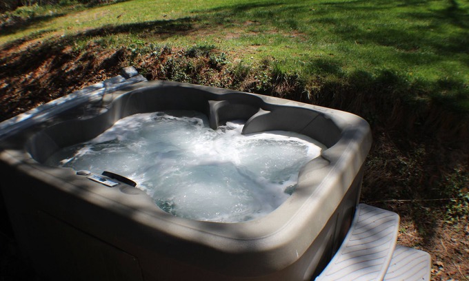 Cascade Cabin | Relaxing Backyard Studio with Hot Tub & Top Guest Ratings