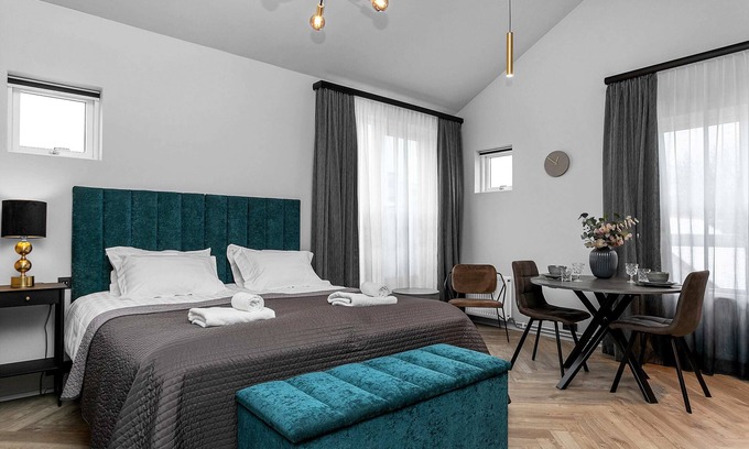 Downtown Apartment | Stylish Studio for 2 with Kitchen & Wheelchair Access