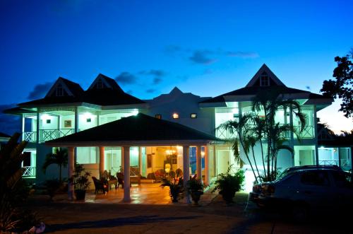 Bacolet Hotel | Relax at Bacolet Beach Club with Oceanfront Views