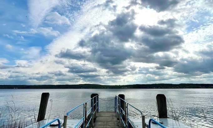 Bad Saarow Apartment | Bad Seerose, cozy vacation apartment with lake view, roof terrace, pool and sauna