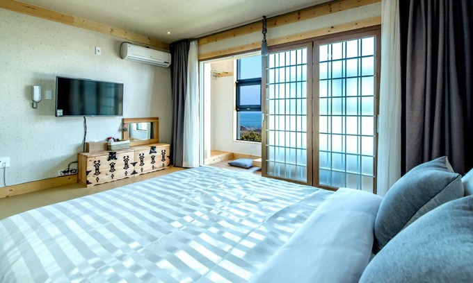 Pyoseon Villa | Oceanfront Comfort at Badamaru Jeju with Family Amenities