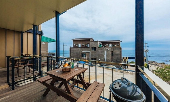Yeongdeok Apartment | Budget-Friendly Badasae Pension with Family Amenities