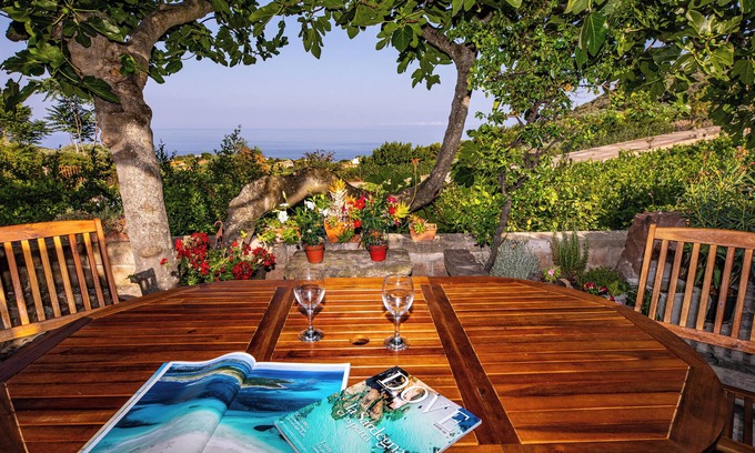 Magomadas Apartment | Badde Nuraghe: Cozy One Bedroom Apartment for Families