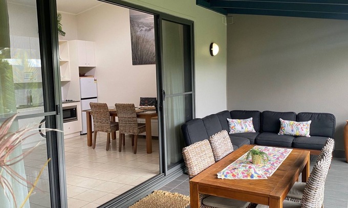 Rainbow Beach Apartment | Top-Rated Baden 86 - Rainbow Shores with Oceanfront Pool