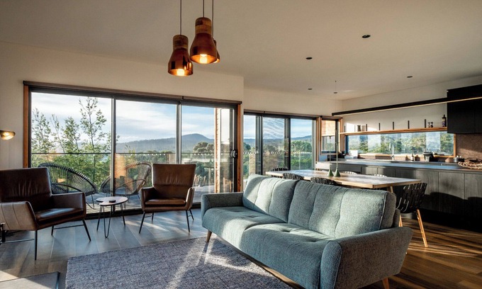 Coles Bay House | Oceanfront Retreat with Spa & Exceptional 10/10 Guest Rating