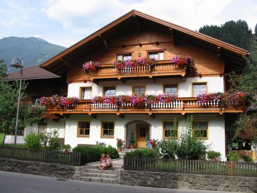 Stumm House | Family-Friendly Bauernhof im Zillertal - Guest Rated 9.7