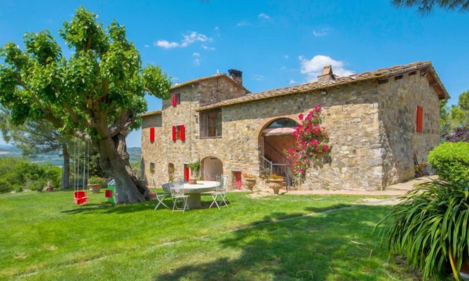 San Pietro in Bossolo Apartment | Pet-Friendly Retreat with Spa & Pool at Badia a Passignano