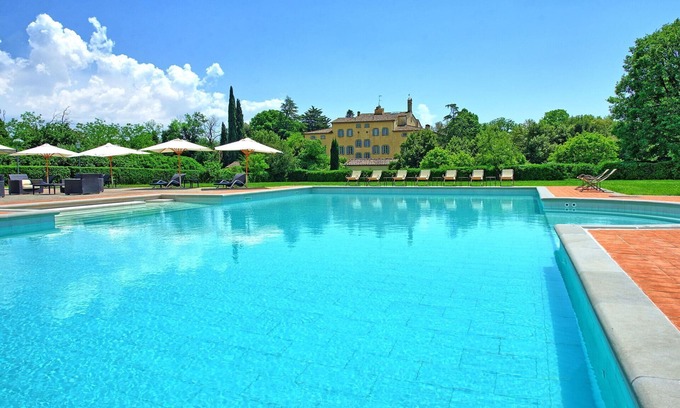 Cincelli Apartment | Comfortable Retreat at Badia Di Campoleone with Pool & Breakfast