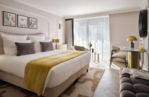 Baden-Baden Hotel | Elegant Radisson Blu Badischer Hof Hotel with Hot Tub Access