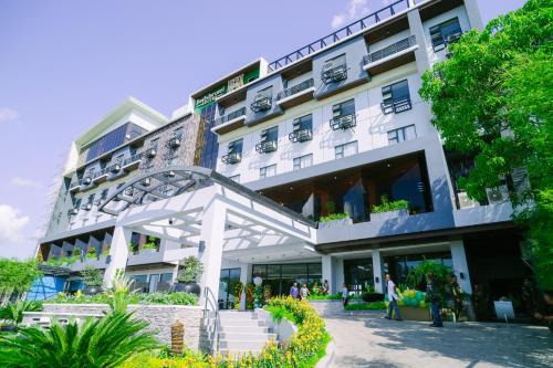 Ipil Hotel | Indulgent Badsbrotel Suites: Spa, Pool & Family-Friendly Escape