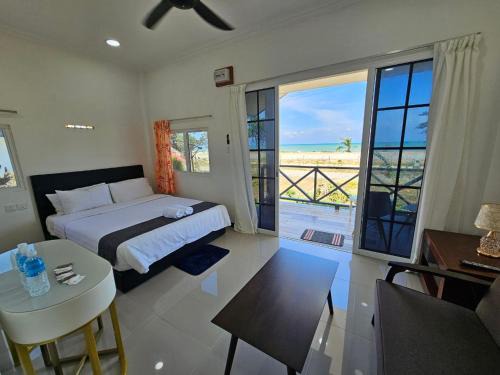 Kuala Penyu House | Unforgettable Badungun Seaside View with Family-Friendly Amenities