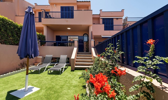 Costa Meloneras Apartment | Bahía Meloneras Fase II: Family-Friendly Retreat with Pool