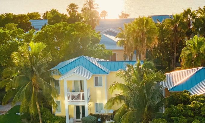 Alice Town House | Experience Bahamian Rhapsody: Treehouse with Pool & Spa