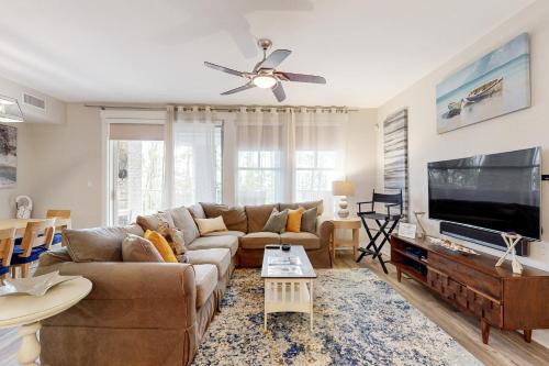 Baytowne Wharf Apartment | Relax at Bahia Condos with Pool and Hot Tub Amenities