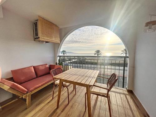 Empuriabrava Apartment | Bahia I 43 - Beachfront Studio with Pet-Friendly Amenities