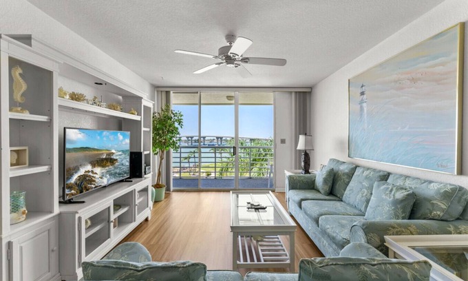 St. Petersburg Condo | Bahia Vista Top Floor Bay Front 2 Bedroom