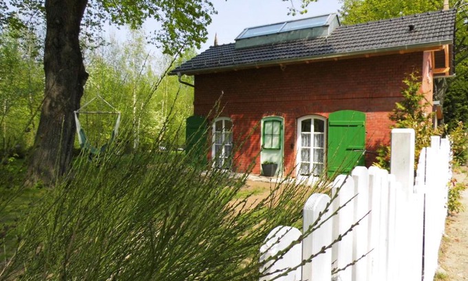 Droyßig Apartment | Discover Bahnhof Droyßig: Stay in a Historic Gem