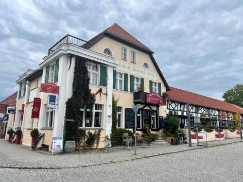 Bad Saarow Hotel | Pet-Friendly Bahnhofshotel Die Neue Bühne with Breakfast