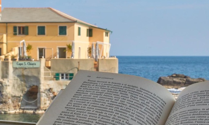 Boccadasse Apartment | Cozy Baiàn Casa Vacanze: Pet-Friendly Oceanfront Retreat
