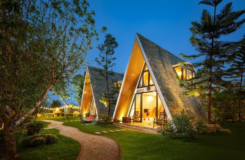 Gia Vien Resort | Relax at Bai Dinh Garden Resort & Spa with Oceanfront Views