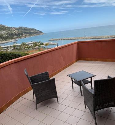 San Lorenzo al Mare House | Discover Baia dei Gabbiani: Family-Friendly Getaway